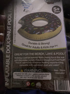 Inflatable doughnut pool float