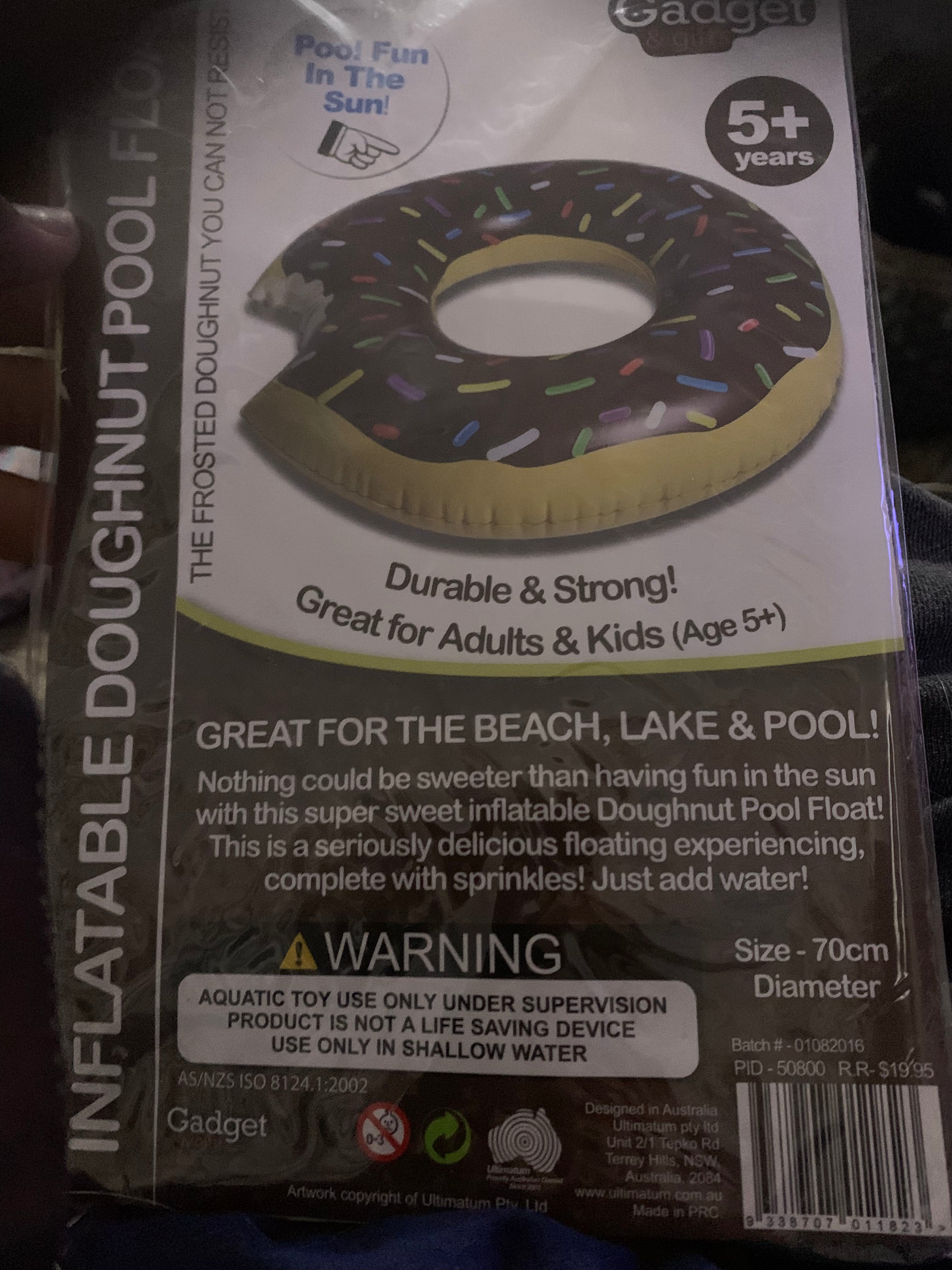 Inflatable doughnut pool float